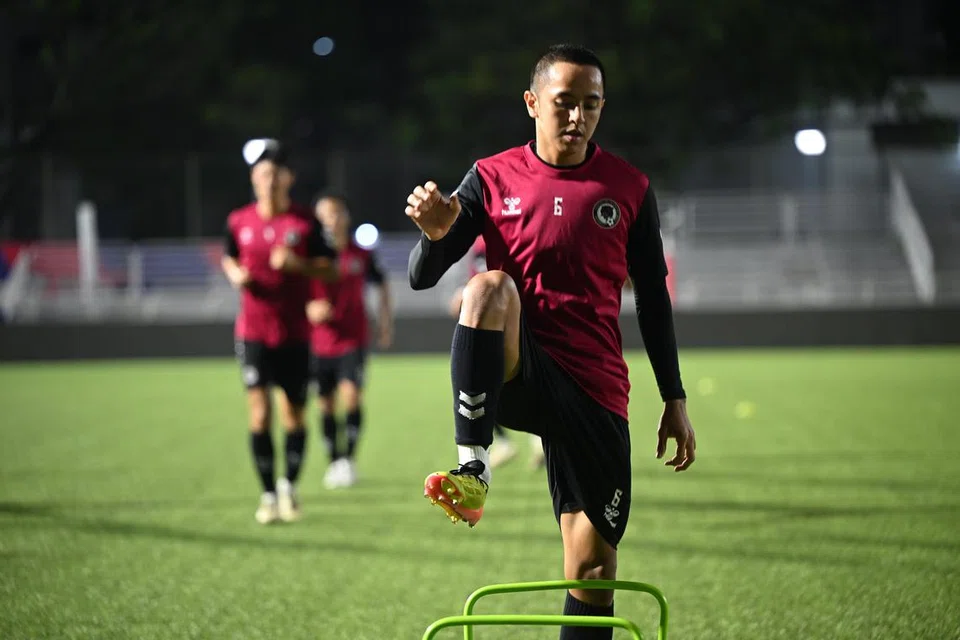 Pemain tengah muda Tanjong Pagar United, Fathullah Rahmat, memikul tanggungjawab besar dalam beraksi di skuad utama pasukan itu. 