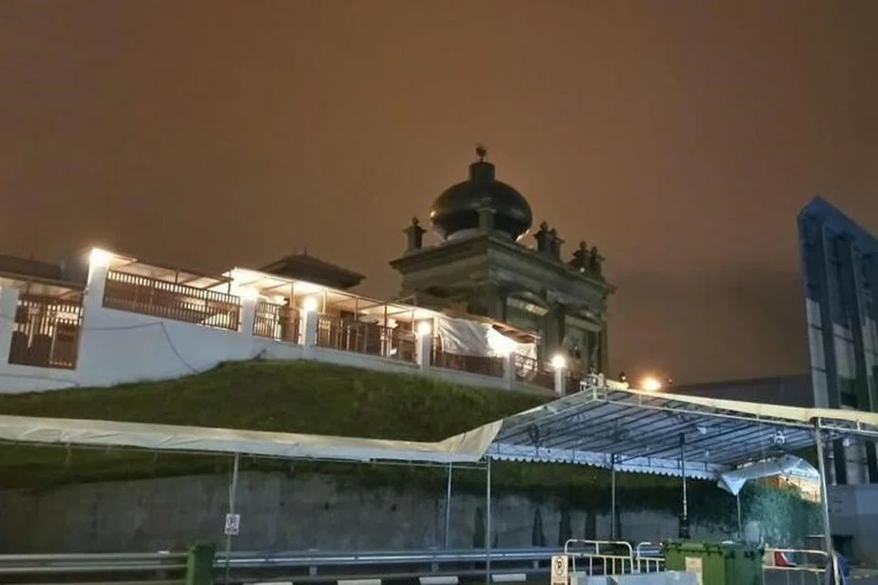 MEGAH BERDIRI: Masjid Haji Muhammad Salleh@Makam Habib Noh yang terletak di Palmer Road ini tetap menjadi pilihan ramai, khususnya pekerja di kawasan bandar. 