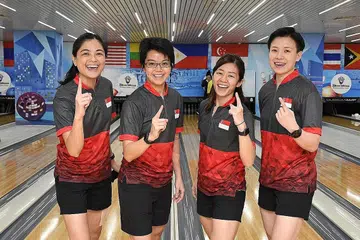 TUNGGU NASIB: Pasukan wanita boling negara, yang menang pingat emas Sukan SEA di Hanoi tahun ini, mungkin harus menunggu lebih lama untuk mempertahankan kejuaraan mereka. - Foto SNOC 