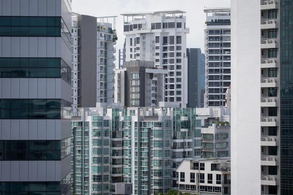 PASARAN SEWA: Bilangan kondo yang disewa terus merosot empat bulan berturut-turut tetapi flat sewa HDB naik semula.