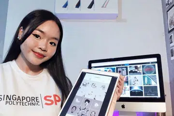 MINAT BIDANG SENI: Cik Nabila Mohamed Nasir telah minat bidang seni sejak beliau berusia lima tahun dan telah memilih kursus Kesan Visual dan Grafik Bergerak di SP untuk menerokai bentuk seni baru. Kini, beliau lulusan terbaik kursus itu bagi kohortnya. .- Foto POLITEKNIK SINGAPURA