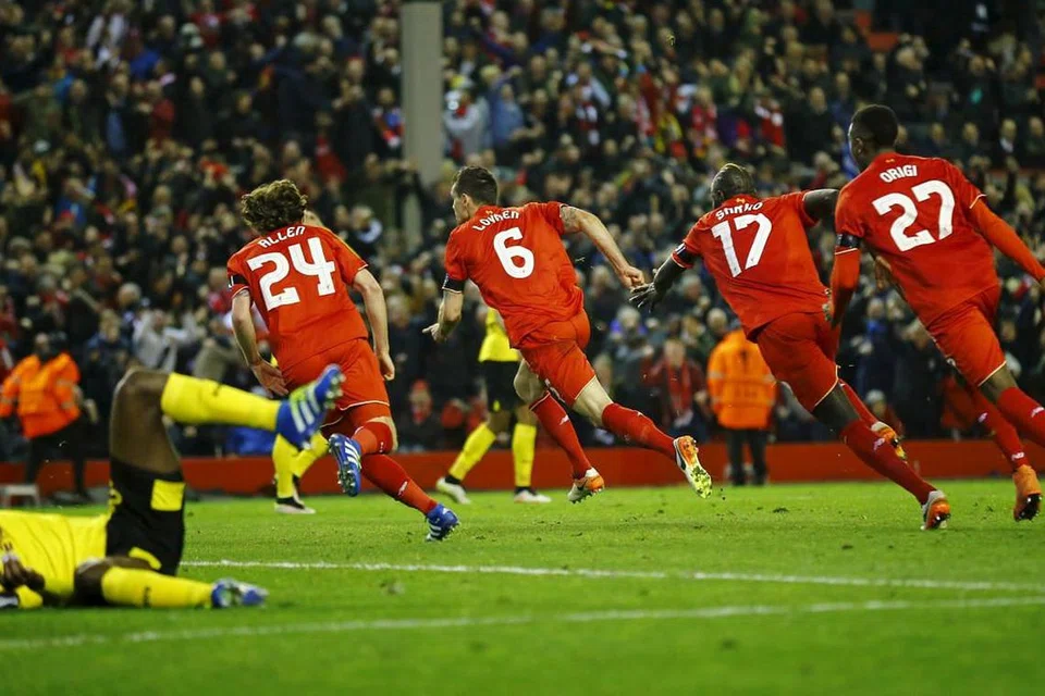 Dejan Lovren merai gol keempat Liverpool yang dijaringkannya bersama rakan sepasukan. 