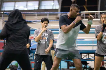 SAHUT CABARAN: Ridhwan (dua dari kiri) mengendalikan latihan sebagai jurulatih bersama pasukan nasional pada 4 Jun lalu. - Foto BM oleh SYAMIL SAPARI