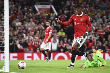 JARING GOL: Marcus Rashford menjaringkan gol keempat Manchester United dalam perlawanan menentang Chelsea.
