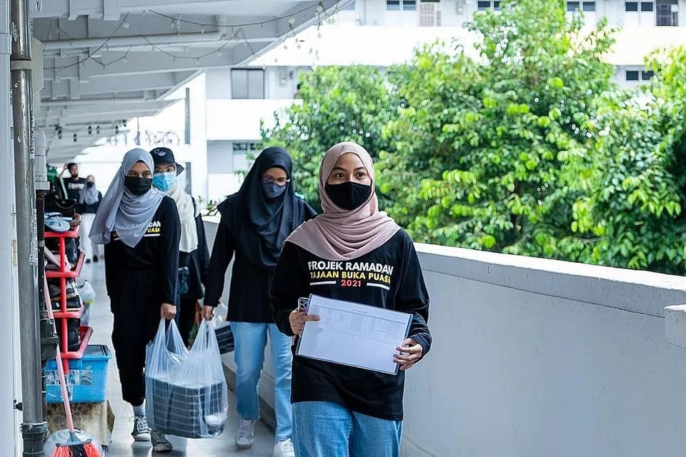 NILAI MULIA: Umat Islam digalakkan mengamalkan tolong-menolong antara satu sama lain. Membantu orang yang berada di sekeliling kita dan yang kerap berinteraksi dengan kita adalah satu amalan yang baik. - Foto hiasan