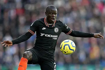 KEMBALI BERLATIH: Selepas berlatih bersendirian, Kante kini kembali menyertai latihan bersama rakan sepasukannya, sebelum aksi EPL bersambung minggu depan. - Foto fail