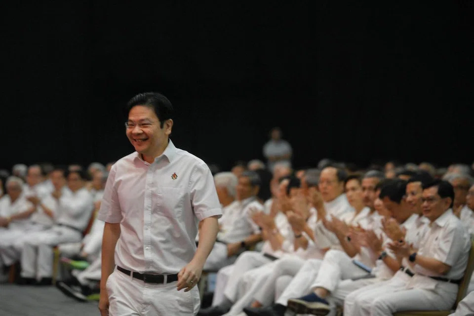 Timbalan Perdana Menteri, Encik Lawrence Wong, mendapat sokongan sebulat suara dalam kalangan generasi keempat untuk menjadi Perdana Menteri Singapura keempat, menggantikan Encik Lee Hsien Loong. 