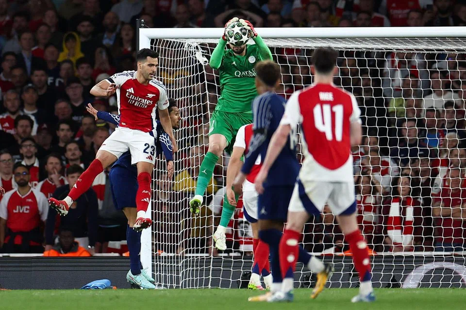 Penjaga gawang PSG, Gianluigi Donnarumma, berjaya menghalang beberapa percubaan Arsenal, dalam perlawanan pertama peringkat separuh akhir Liga Juara-Juara pada 29 April. 