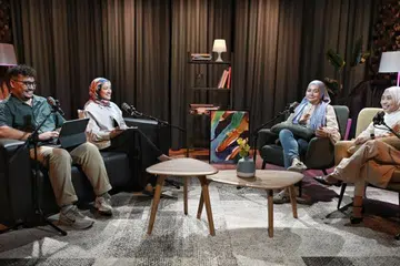 (Dari kiri) Penerbit Eksekutif, Encik Fakhruradzi Ismail dan Penerbit dan Penyampai Podcast, Cik Natasha Mustafa bersama tetamu mereka, Cik Anita Jangil dan Pengurus Kes di Persatuan Anti-Narkotik Singapura (SANA), Cik Dianah Ja’afar.
