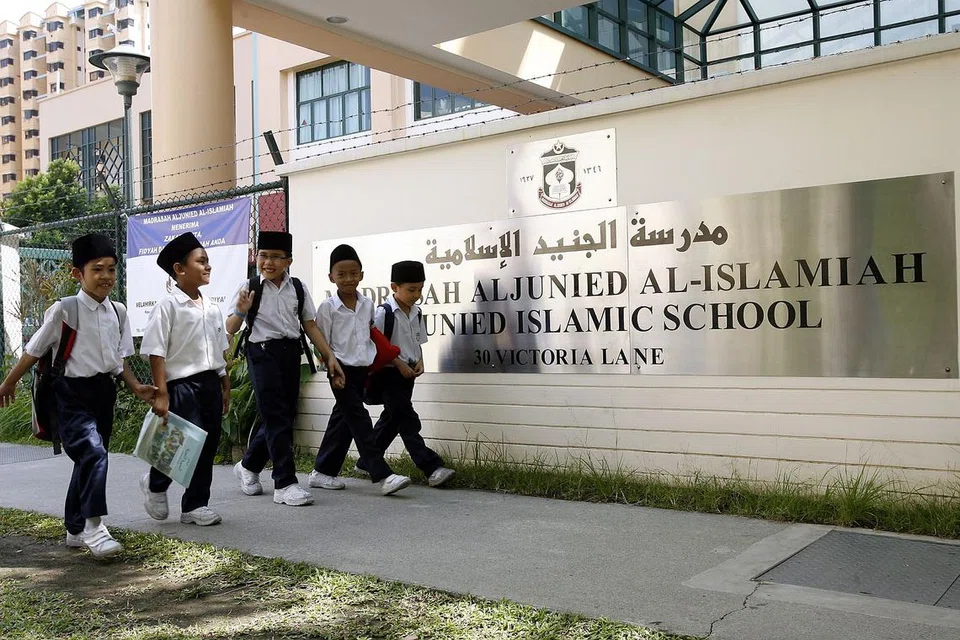 BERI KESAN BESAR: Murid madrasah antara yang meraih manfaat daripada Dana Pembinaan Masjid dan Mendaki (MBMF) yang telah dimulakan pada 1975. - Foto hiasan