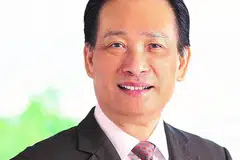 Encik Seah Moon Ming (gambar atas).