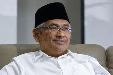 BIDAS KENYATAAN PAS: ADUN DAP Abdul Aziz Bari (gambar) menggesa Presiden PAS, Tan Sri Abdul Hadi Awang, supaya berhenti bermain ‘politik kamikaze’ semata-mata untuk meraih undi selepas mendakwa DAP mahu musnahkan ketuanan Melayu dan Bumiputera.