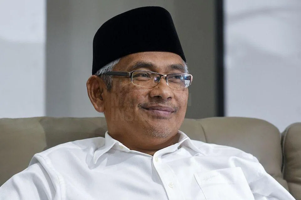 BIDAS KENYATAAN PAS: ADUN DAP Abdul Aziz Bari (gambar) menggesa Presiden PAS, Tan Sri Abdul Hadi Awang, supaya berhenti bermain ‘politik kamikaze’ semata-mata untuk meraih undi selepas mendakwa DAP mahu musnahkan ketuanan Melayu dan Bumiputera.