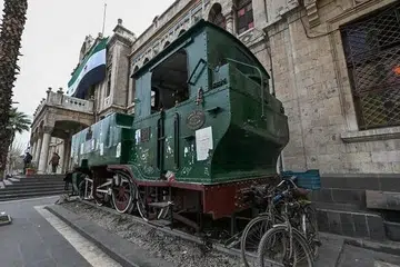 Sebuah lokomotif dipamerkan di luar stesen bersejarah Kereta Api Hejaz di Damsyik pada 26 Januari 2025.