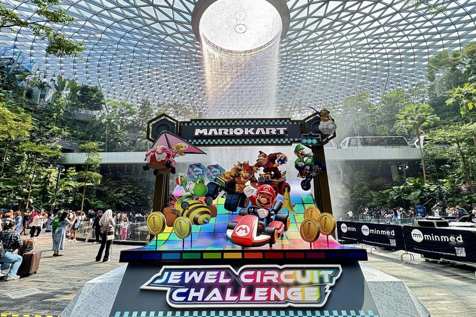 Pemasangan bertema, Mario Kart, juga membuat kemunculan pertama di Asia Tenggara di Jewel.