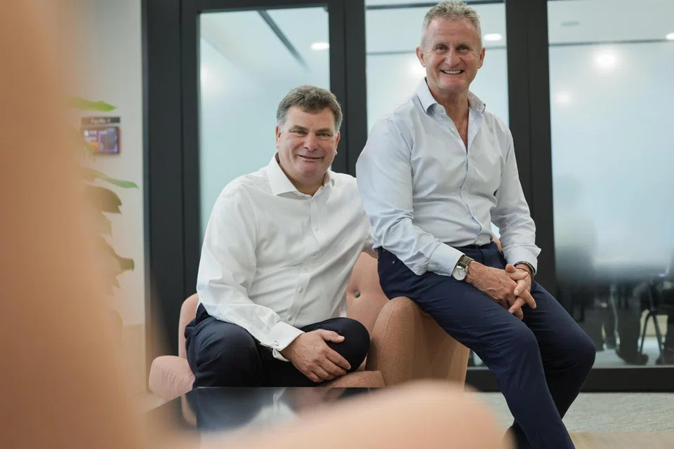 CEO bagi pasaran sedunia di divisyen insurans perniagaan komersial Sompo International, Encik Julian James (kiri), bersama Presiden bahagian komersial bagi rantau Asia-Pasifik Sompo, Encik Paul O’Neill.