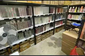 DIRAMPAS: Sebanyak 10,057 rokok elektronik jenis 'vaporiser', 48,822 jenis komponen berkaitan dan 187 cecair elektronik telah dirampas oleh HSA dalam satu operasi yang dijalankan pada 11 Oktober. - Foto HSA