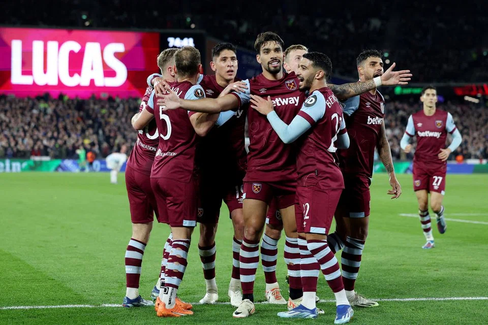 GEMBIRA: Pemain tengah West Ham, Lucas Paqueta, meraikan gol beliau bersama rakan sepasukannya ketika menentang kelab Greece, Olympiakos, pada Jumaat dalam perlawanan Liga Europa.