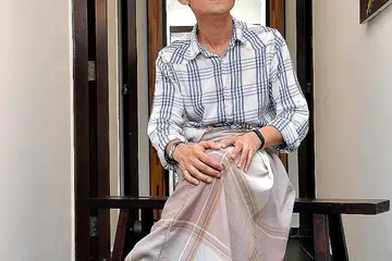 KONGSI KENANGAN: Encik Samuie Tarjalia akan mengadakan persembahan lakonan berkongsi kisah arwah bapanya dan membaca puisi karyanya sempena acara Pesta Seni Antarabangsa Singapura. - Foto JOHARI RAHMAT