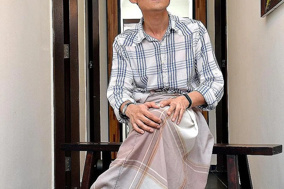 KONGSI KENANGAN: Encik Samuie Tarjalia akan mengadakan persembahan lakonan berkongsi kisah arwah bapanya dan membaca puisi karyanya sempena acara Pesta Seni Antarabangsa Singapura. - Foto JOHARI RAHMAT