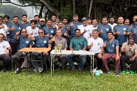 Anggota Persatuan Porto Novo (Singapura) bergambar selepas satu perlawanan kriket persahabatan pada 11 Oktober 2026.