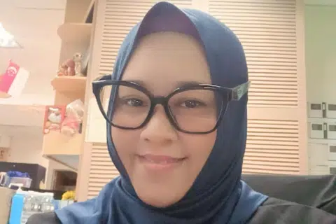 Pelanggan kuih bulan Sugar Pastry, Cik Yaty Mohd Salleh, 50 tahun.