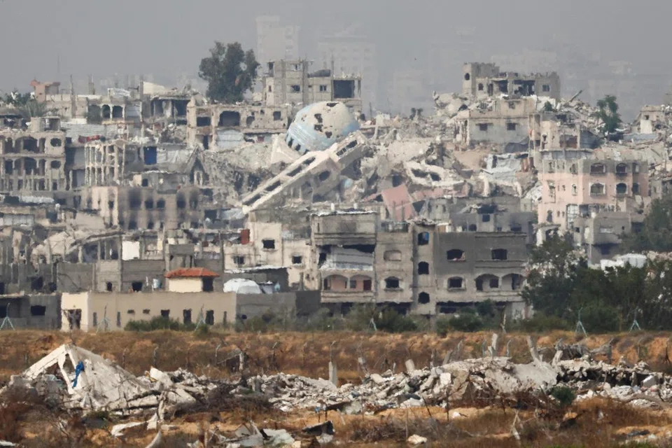 Pemandangan kemusnahan di Gaza Timur yang boleh disaksikan di bahagian Israel di sempadan Israel-Gaza pada 17 Mei.  