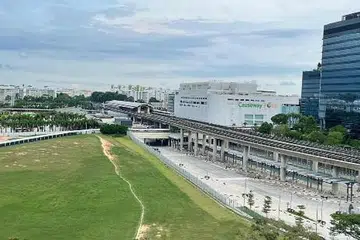 ITH TERBESAR: Hab Pengangkutan Bersepadu (ITH) Woodlands, dekat stesen MRT Woodlands di Laluan Utara-Selatan (NSL) dan Laluan Thomson-East Coast (TEL) dan Pusat Pertukaran Bas Sementara Woodlands, menyediakan pelbagai kemudahan inklusif. - Foto SMRT BUSES LIMITED