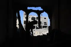 MUSNAH: Sebuah kem pelarian di Jaluran Gaza pada 17 November 2023.