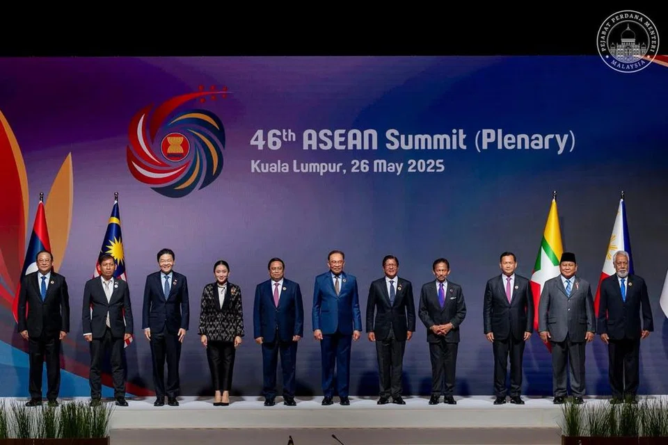 Perdana Menteri Malaysia, Datuk Seri Anwar Ibrahim (enam dari kiri), bersama pemimpin negara anggota Asean, sempena Sidang Kemuncak Asean Ke-46 di Kuala Lumpur, dari 26 hingga 29 Mei 2025.  