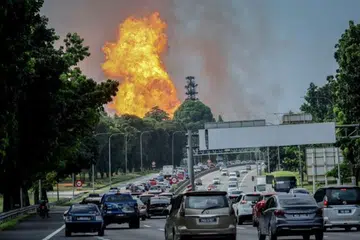Kejadian letupan saluran paip gas Petronas di Putra Heights, Subang Jaya, Selangor, pada pagi 1 April telah menyebabkan aliran trafik bergerak perlahan di Lebuhraya Elite. 