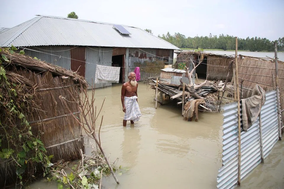 PERUBAHAN IKLIM, MEMPERBAHARUI BANDAR: Dalam ucapan NDR 2019, PM Lee berkata Singapura mempunyai pelan untuk memperkukuh benteng negara terhadap perubahan iklim dengan menggunakan polder dan daik. Selain itu, unit perumahan HDB dan privet bakal dibangun di Persisiran Selatan Besar (GSW) dan Pulau Brani bakal jadi 'Sentosa kedua' dengan pembangunan akan datang. - Foto Kementerian Perhubungan dan Penerangan (MCI).