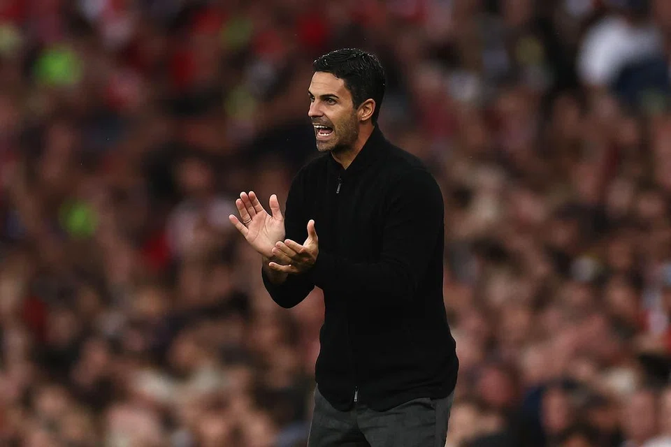 UBAH PENDEKATAN: Jika Arsenal ingin mengatasi Manchester United malam ini,  Mikel Arteta perlu berhenti  buat ‘eksperimen’ dan meletakkan kesebelasan utama yang lebih kuat. 