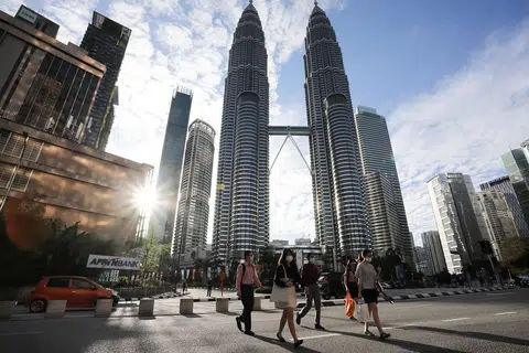 Perintah kawalan pergerakan melibatkan enam negeri - Pulau Pinang, Selangor, Wilayah Persekutuan (Kuala Lumpur, Putrajaya dan Labuan), Melaka, Johor dan Sabah. - 