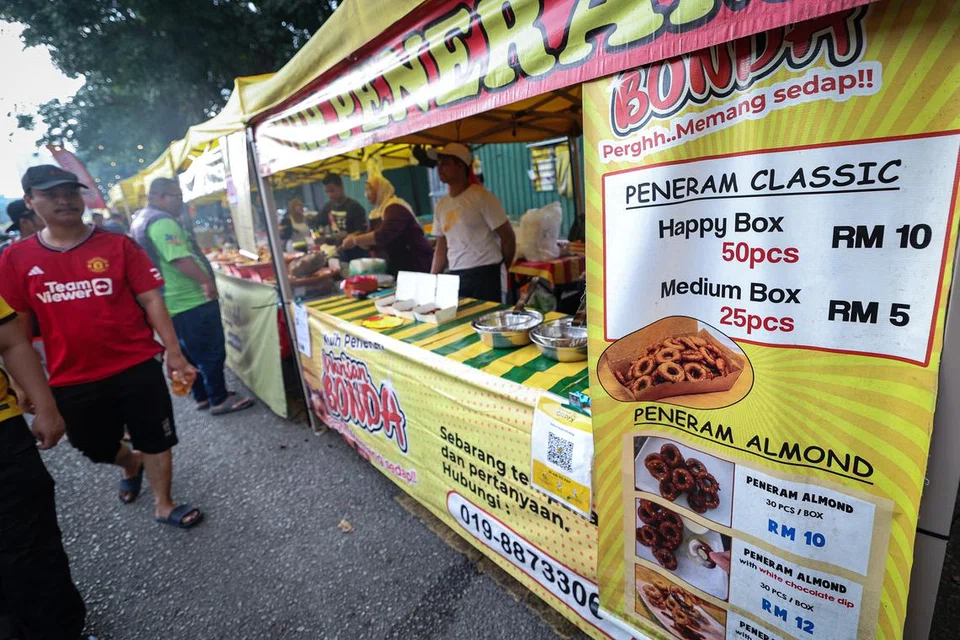Pengguna mesti lebih bijak semasa membeli makanan dan berbelanja di kedai yang menawarkan harga berpatutan dan mengelak kedai yang mengenakan harga mahal.
