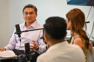 RUNGKAI ISU PERUMAHAN: Anggota Parlimen (AP) GRC Bishan-Toa Payoh, Encik Saktiandi Supaat, membincangkan isu perumahan di sini bersama dua tetamu podcast #NoTapis, Pengarah Kumpulan Propnex Realty, Encik Heikal Shafrudin, dan pereka kandungan digital, Cik Hanan Sheikh Helme Al-Johary. Episod podcast tersebut telah dihoskan oleh Timbalan Editor Berita BH, Cik Adilah Mahbob. 