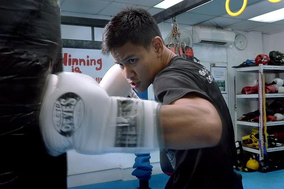 TEKAD BERJAYA: Berbekal pengalaman berlatih di Filipina dan permulaan sempurna dalam gelanggang profesional, Ridhwan memburu kejayaan jangka panjang demi dihormati sebagai petinju handal di rantau ini. - Foto KHALID BABA