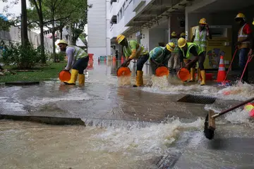 Kawasan di sekitar Blok 67, Marine Drive dilanda banjir akibat paip bawah tanah yang pecah pada 4 Oktober.