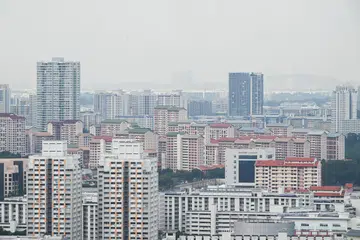 CUACA JEREBU: Singapura mungkin menghadapi jerebu hujung minggu ini. Menurut Agensi Sekitaran Kebangsaan (NEA) pada Jumaat (13 Okt), jerebu asap pada paras sederhana hingga tebal dapat dilihat daripada imej satelit di bahagian selatan dan tengah Sumatera, Indonesia.