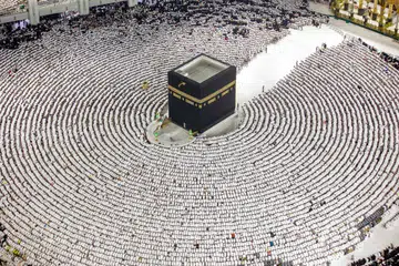 MENJELANG MUSIM HAJI: Jemaah haji dari serata dunia mula membanjiri Tanah Suci untuk menunaikan ibadah haji.
