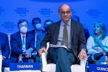 DITANGANI BERSAMA: Encik Tharman, yang menghadiri sesi perbincangan di mesyuarat tahunan Forum Ekonomi Sedunia (WEF) di Switzerland, diumumkan sebagai salah seorang daripada empat pengerusi bersama Suruhanjaya Sedunia berkenaan Ekonomi Air.