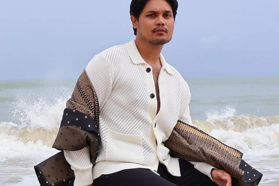 ‘Balada Tengkujuh’, lagu terbaru penggiat seni Johor Bahru, Umar Uzair, dipilih untuk dipersembahkan pada Pesta Filem dan Puisi Antarabangsa ke-12 pada 18 dan 19 April 2025 di Athens, Greece.