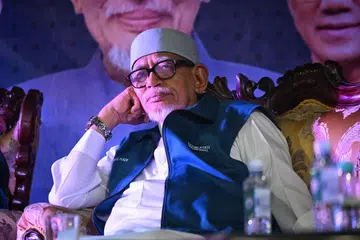 SENTUH ISU PEKA: Pemimpin PAS, Tan Sri Abdul Hadi Awang, dipercayai membuat hantaran di Facebook mengenai isu yang menyentuh isu 3R (raja, agama dan kaum).