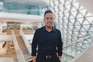 BUKAN MUDAH DAPAT KERJA: Encik Mohammed Imran Mohamed Ismail bersyukur mendapat pekerjaan setelah menghantar lebih 50 permohonan sejak September tahun lalu. Namun, ramai rakan seangkatannya masih belum mendapatkan pekerjaan kerana keadaan ekonomi tidak menentu dek Covid-19. - Foto ihsan MOHAMMED IMRAN MOHAMED ISMAIL