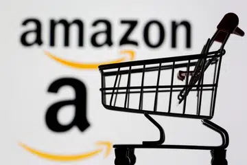 Suruhanjaya Perdagangan Persekutuan (FTC) Amerika Syarikat mendakwa Amazon menggunakan Rufus, sebuah khidmat AI, untuk mempengaruh pengguna supaya memilih produk Amazon atau produk pengiklan syarikat tersebut. 