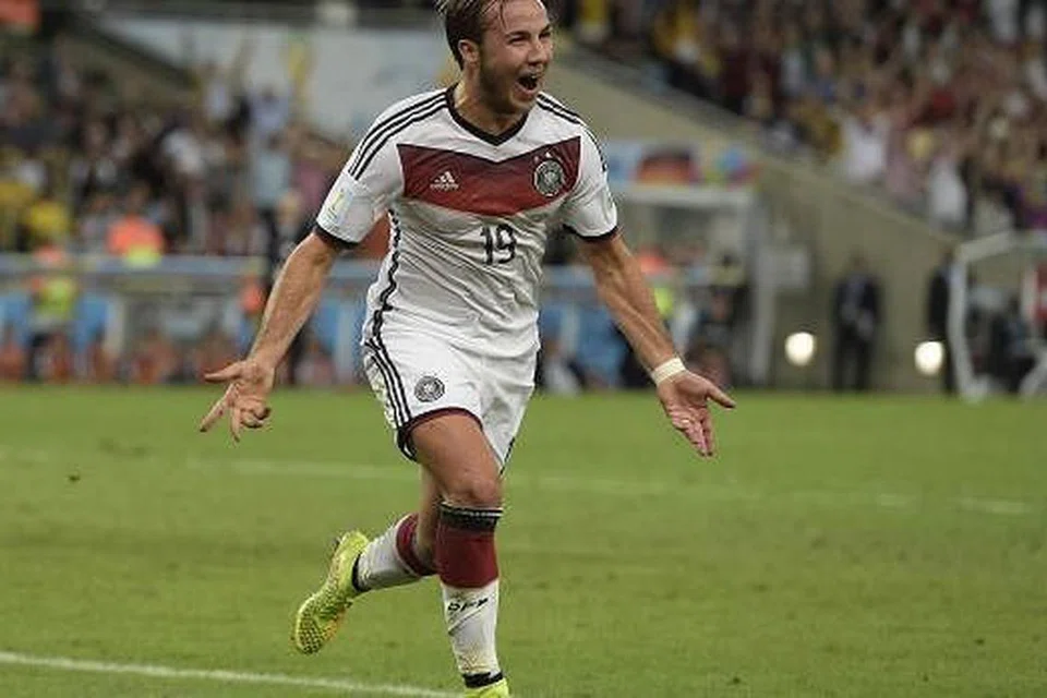 WIRA JERMAN: Mario Goetze memulakan perlawanan di bangku simpanan, tetapi muncul wira Jerman selepas menjaringkan gol kemenangan pada minit ke-113.