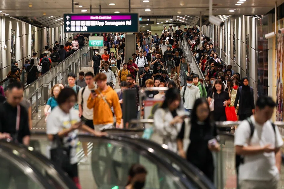 Keadaan sesak di stesen MRT Serangoon berikutan kerosakan sistem isyarat antara stesen Paya Lebar dengan Marymount pada 8.11 pagi, yang menjejas operasi tren di lapan stesen.
