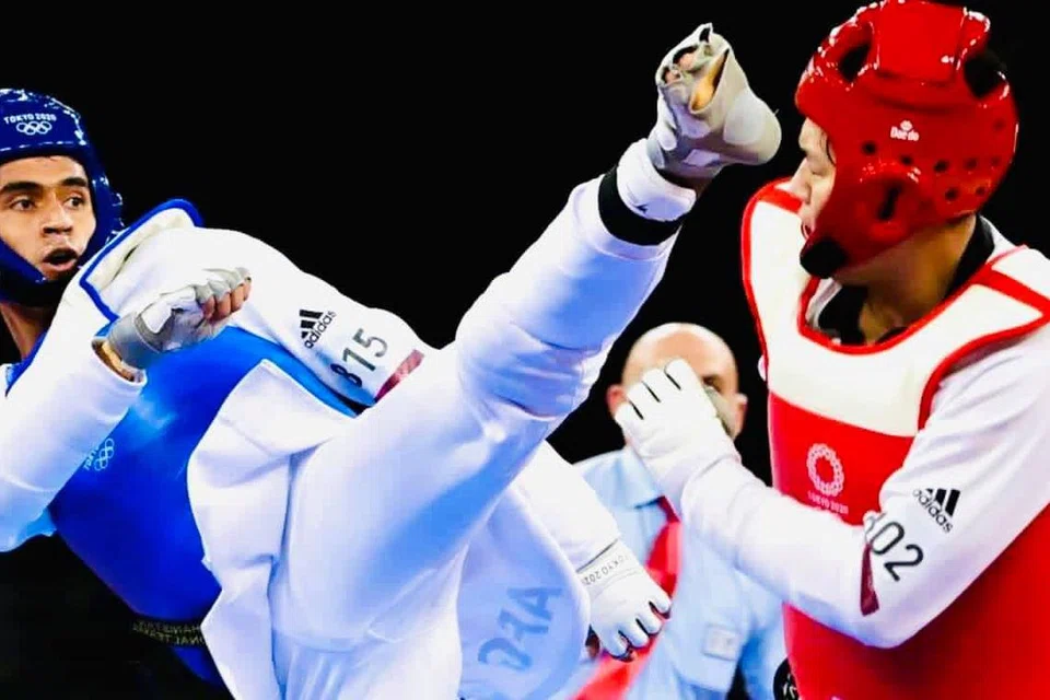 Situasi Farzad Mansouri (kiri) pada masa lalu mendorongnya  berlatih lebih bersungguh-sungguh untuk mencapai yang terbaik di Paris buat  pasukan Olimpik pelarian, negara dan keluarganya serta negara angkatnya, United Kingdom.