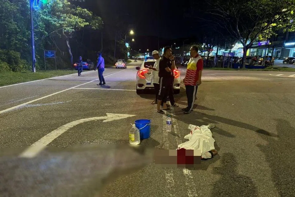 Pelajar sekolah berusia 14 tahun maut dalam kemalangan dengan kereta di kilometer 1.0 Jalan Bandar Penawar-Punggai di Kota Tinggi, Johor, pada 9 Mei malam.