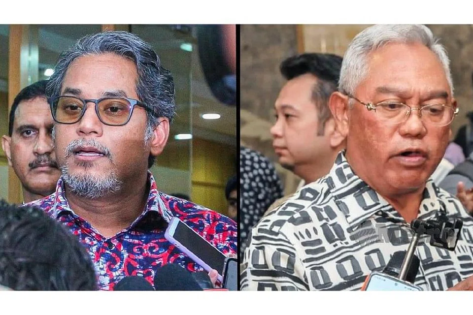 DIPECAT: Dua anggota kanan Umno, Encik Khairy Jamaludin (kiri) dan Tan Sri Noh Omar, dipecat atas sebab melanggar perlembagaan parti termasuk melanggar disiplin dan menjejas kestabilan politik menjelang Pilihan Raya Umum ke-15 November lalu.- Foto NSTP